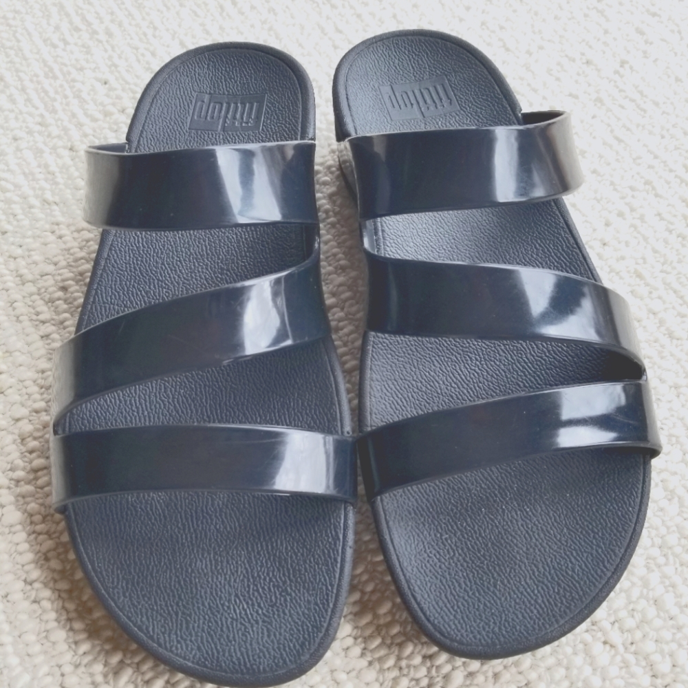 8.5 black patent fitflops